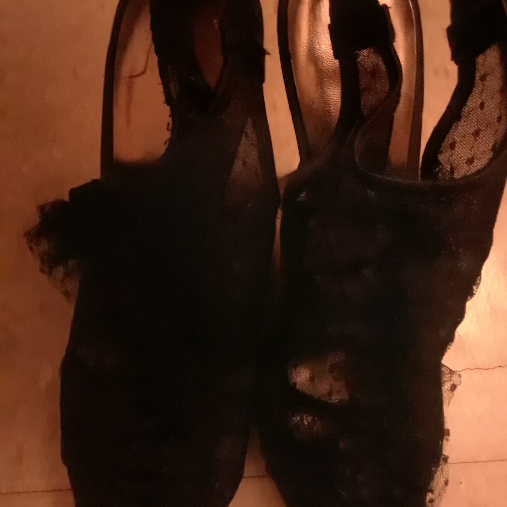 Woman shoes,black lace size 9